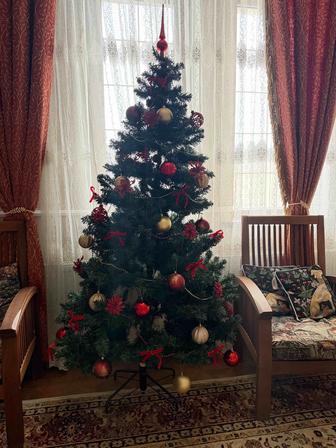 Елка с игрушками