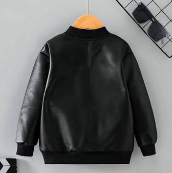 Срочно продам куртку детскую