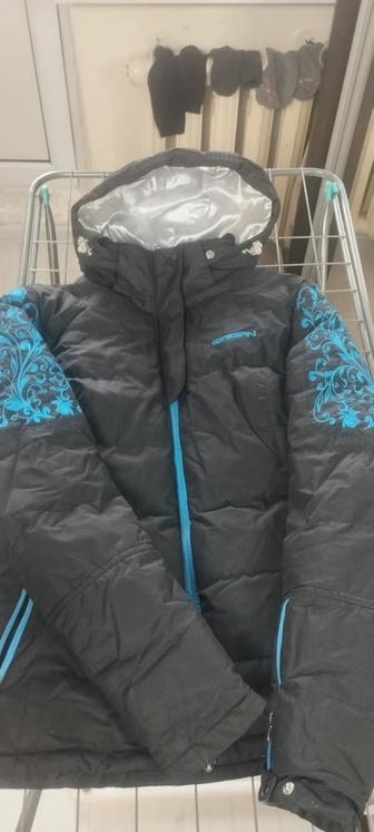 Продам куртку женскую