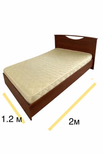 Односпальная кровать с матрасом