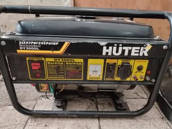 Продам бензиновый генератор Huter DY3000L в хорошем состоянии