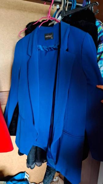 Продам женские деловые костюмы