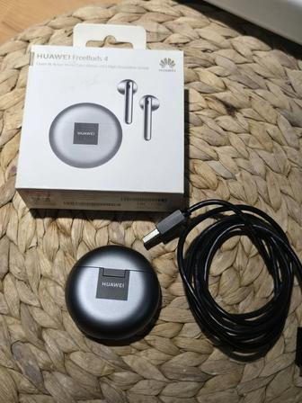Продам наушники Huawei Freebuds 4