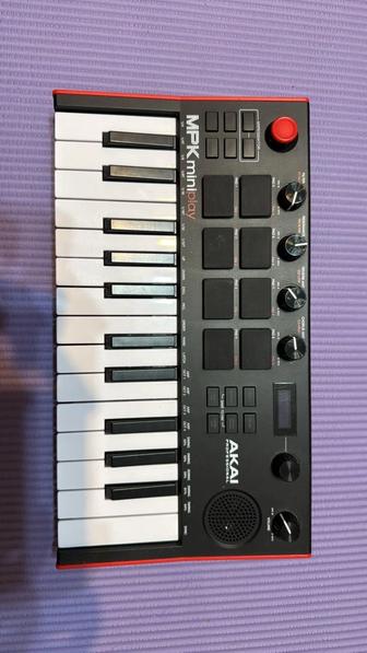 MIDI-клавиатура Akai MPK MINI PLAY MK3