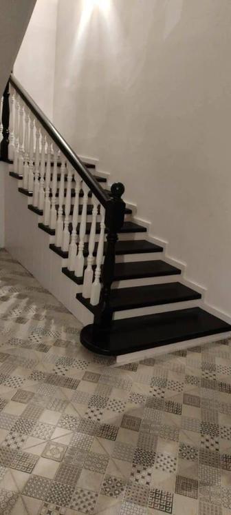 Реставрация и покраска деревянных лестниц и дверей.