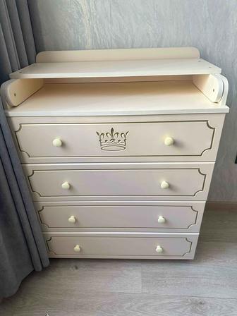 Пеленальный стол 25тыс.В хорошем состоянии ,все полки целые