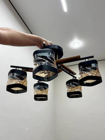 Продам люстру