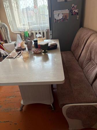 Продам кухонный стол с Диванчиком в хорошем состоянии 40 тыс