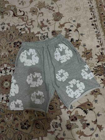 серые шорты Denim Tears