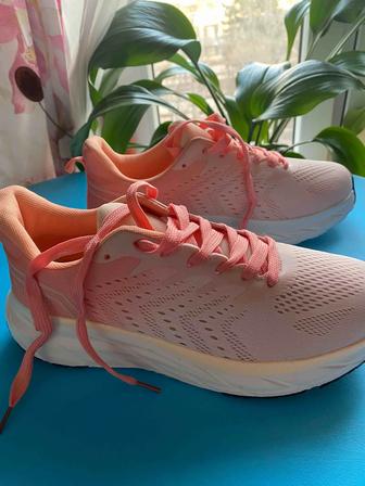 Кроссовки новые! Р-р 40