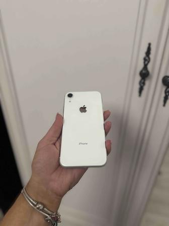 Продам iPhone XR 138 гб белый