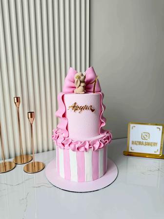 Торт на заказ Астана бенто клубника в шоколаде