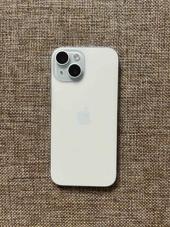 iPhone 15 256 GB в среднем состоянии, есть глубокие царапины, без ремонта