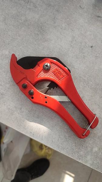 Ножницы для резки ПВХ трубы