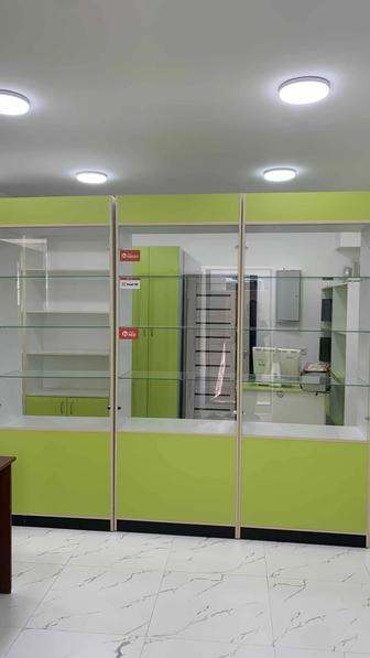 Шкафы и полки для аптеки