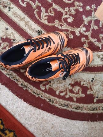 Продам обувь бутсы