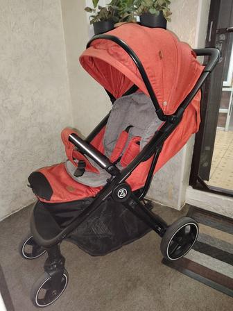 срочно продам маневрированную и очень удобную коляску