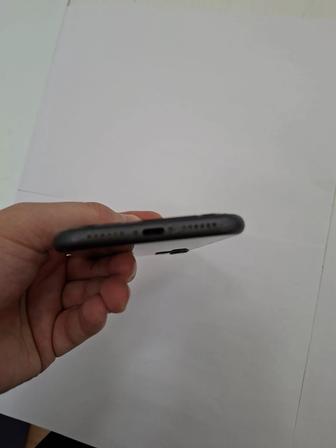 ПРОДАМ iPhone 11 128 GB отличное состояние на экране стекло защитное