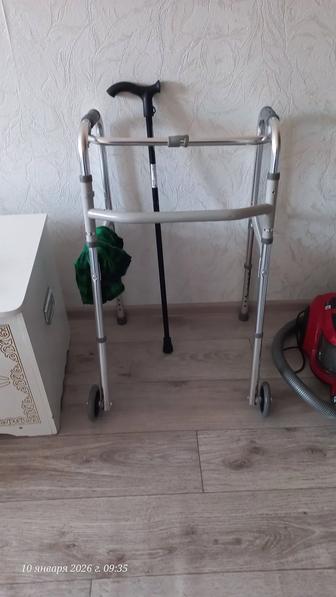 Ходунки для пожилых людей