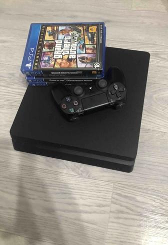 PS 4 В комплекте 4 диска и 1 джойстик