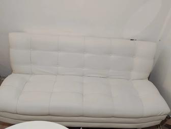 Диван белый