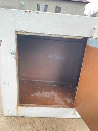 Металлический сейф