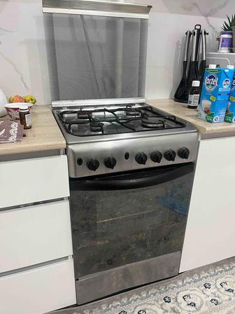 Продам газ плиту