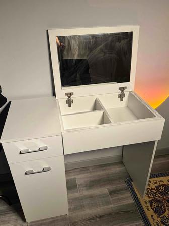 Туалетный столик