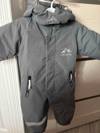 Продам зимний комбинезон для мальчика