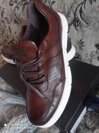Кроссовки 42 кожа