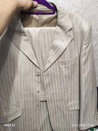 Прадаю мужскую костюм