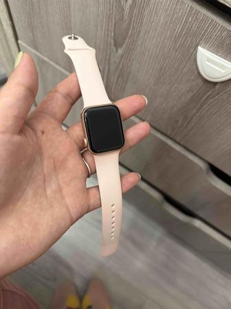 Продам часы Apple watch SE