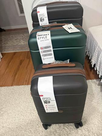 Комплект чемоданов