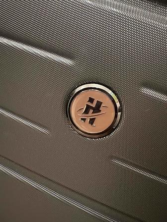 Комплект чемоданов