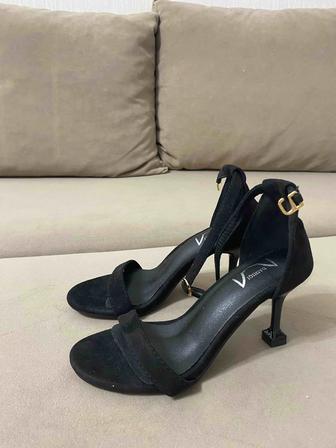 Продам босоножки