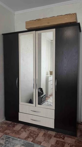 Продам большой шкаф