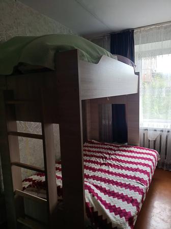 Продается двухъярусный кровать с матрасами