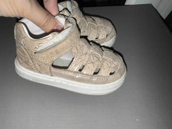 Продам сандалики, размер 20