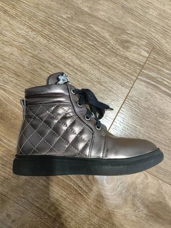 Продам ботинки для девочки