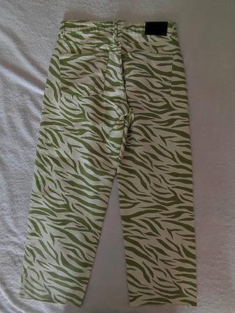 Джинсы Bershka