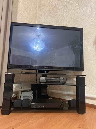 Продам телевизор с подставкой