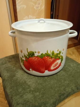 Кастрюля 12 литров,новая