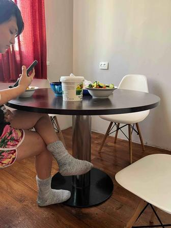 Продам круглый стол