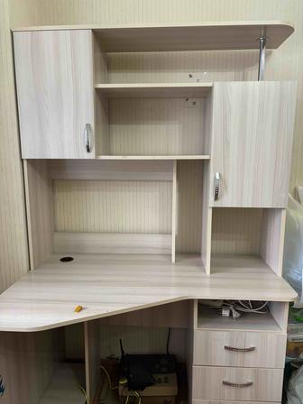 Продаю письменный стол с полками