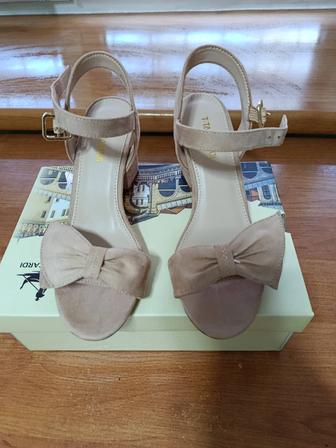 Босоножки женские