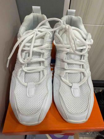 Продам джазики (кроссовки для танцев)