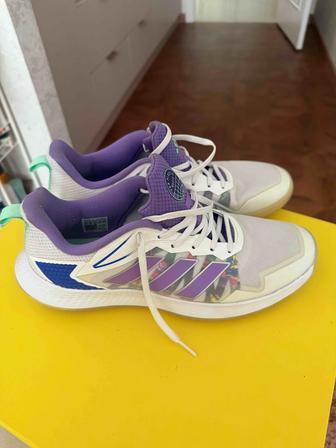 Теннисные кроссовки женские