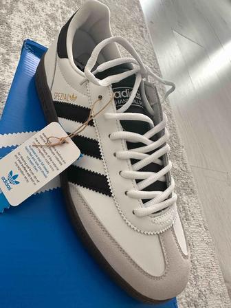 Продам кроссовки Adidas