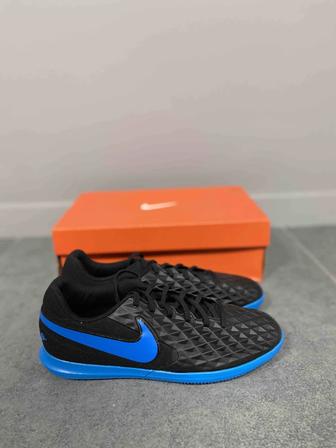 Nike Tiempo Legend 8 Club IC Indoor/Court Soccer