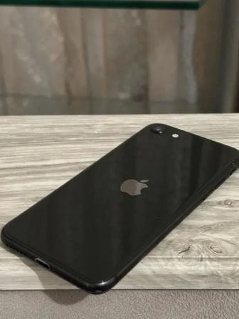 Срочно продам IPhone SE 2020